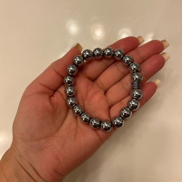 Hematite stretch bracelet, 10mm beads, fits 7” wrist - Picture 4 of 6